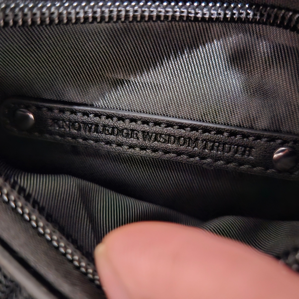 Robert Graham Textured Black Accessory - Picture 3 of 8